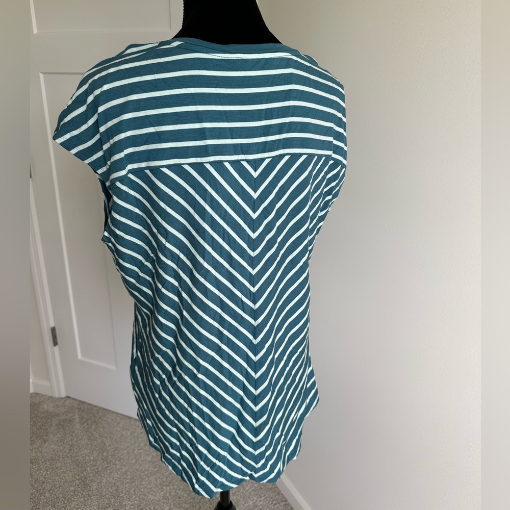Women’s‎ Christopher & Banks Blue Striped Tee - Picture 3 of 4